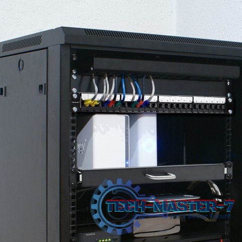 Patch panel do szaf RACK 19" | 24 porty | 1U | UTP | Czarny Patch panel do szaf RACK 19" | 24 porty | 1U | UTP | Czarny